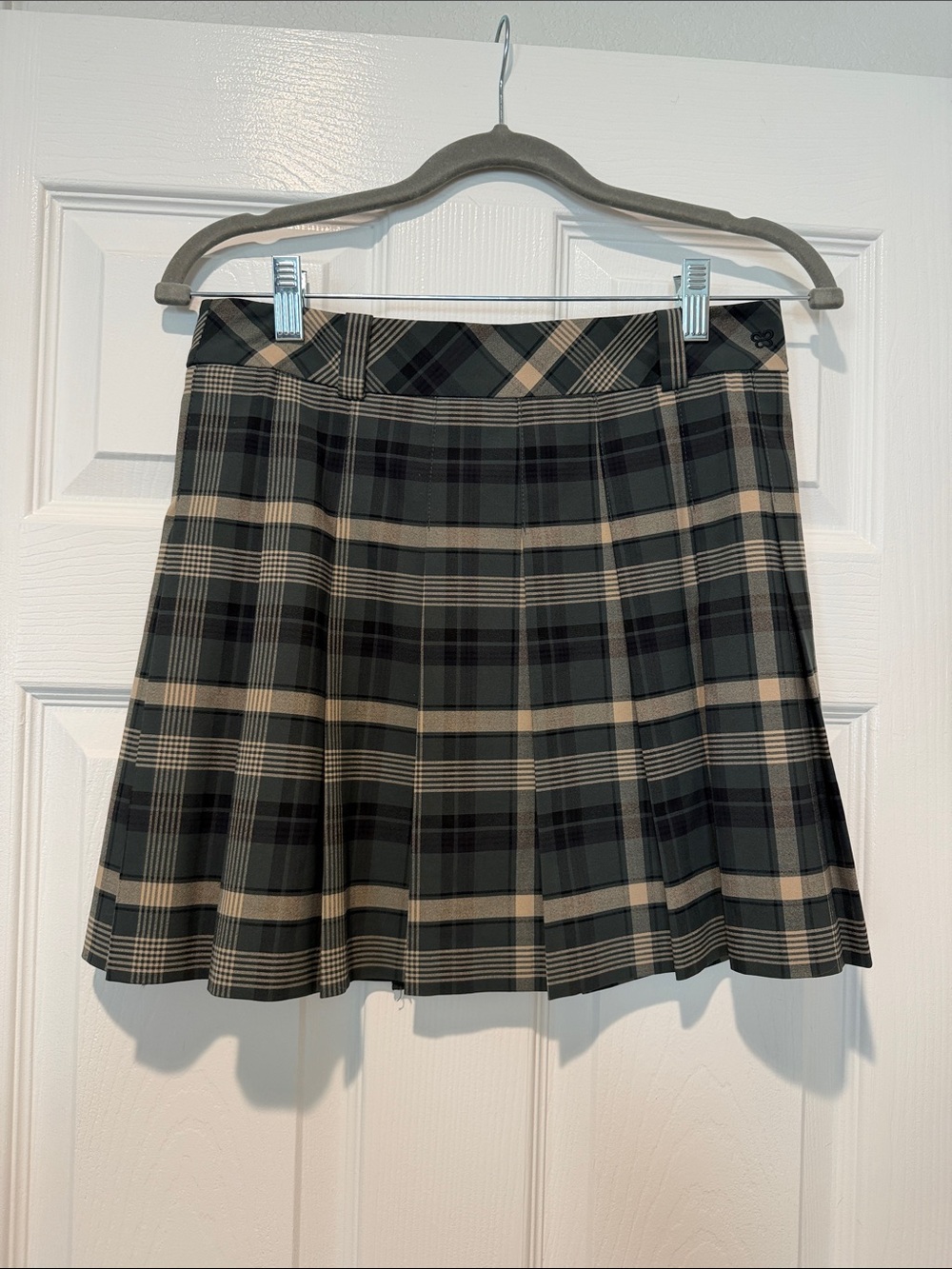 Aritzia Plaid Pleated Mini Skirt in Dark Green, Black and Tan